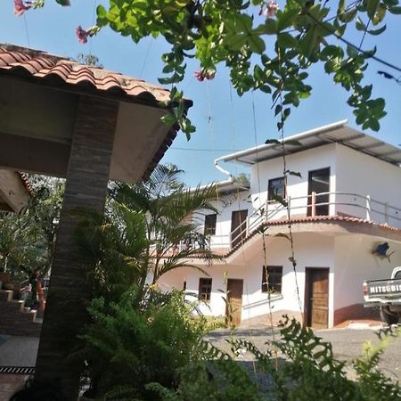 Hotel El Pez Dorado Rio Dulce Town Extérieur photo