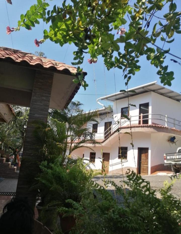 Hotel El Pez Dorado Rio Dulce Town Extérieur photo