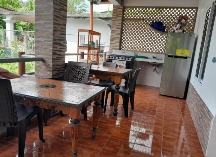 Hotel El Pez Dorado Rio Dulce Town Extérieur photo